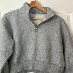 TNA perfect fit cropped grey sweater
